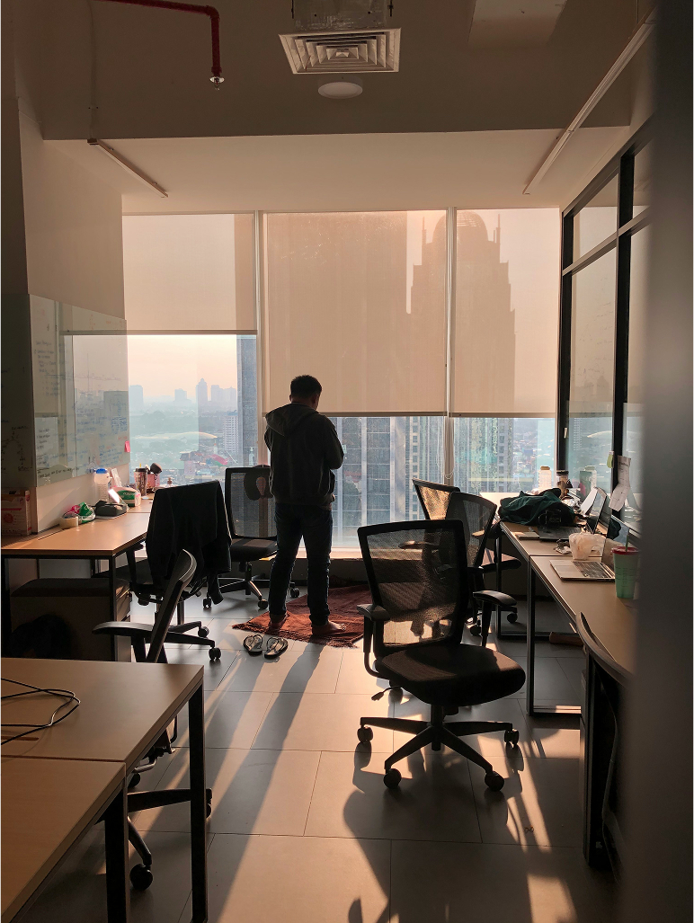 Investor working confidently at a laptop